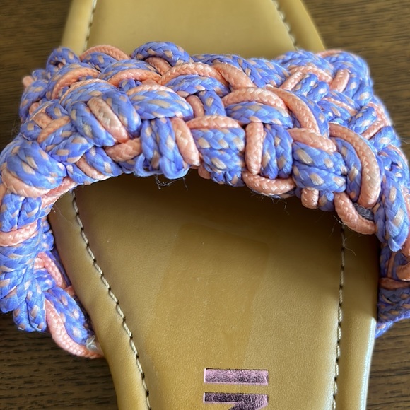 🎈3/$25🎈NWOB Gianni Bini Bradyn Woven Band Square Toe Sandal - Picture 5 of 5